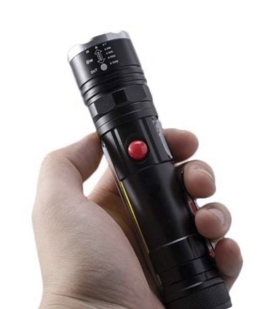 Super Bright LED Torch Flashlight Zoomable W/Clip & Magnet Bottom | T6-26