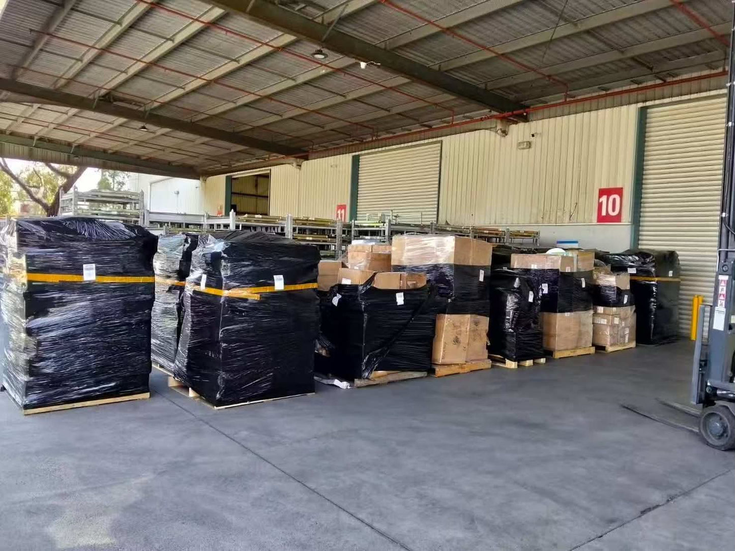 RETURN MYSTERY PALLET – LOADED WITH CLEARANCE GEMS!