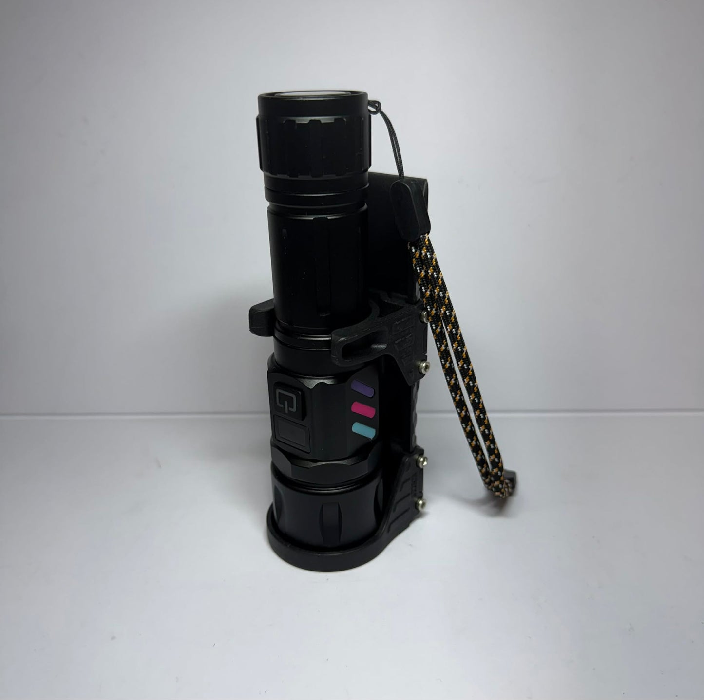 Magnetic Zoom Flashlight W/Tactical Bracket Clip | W5239