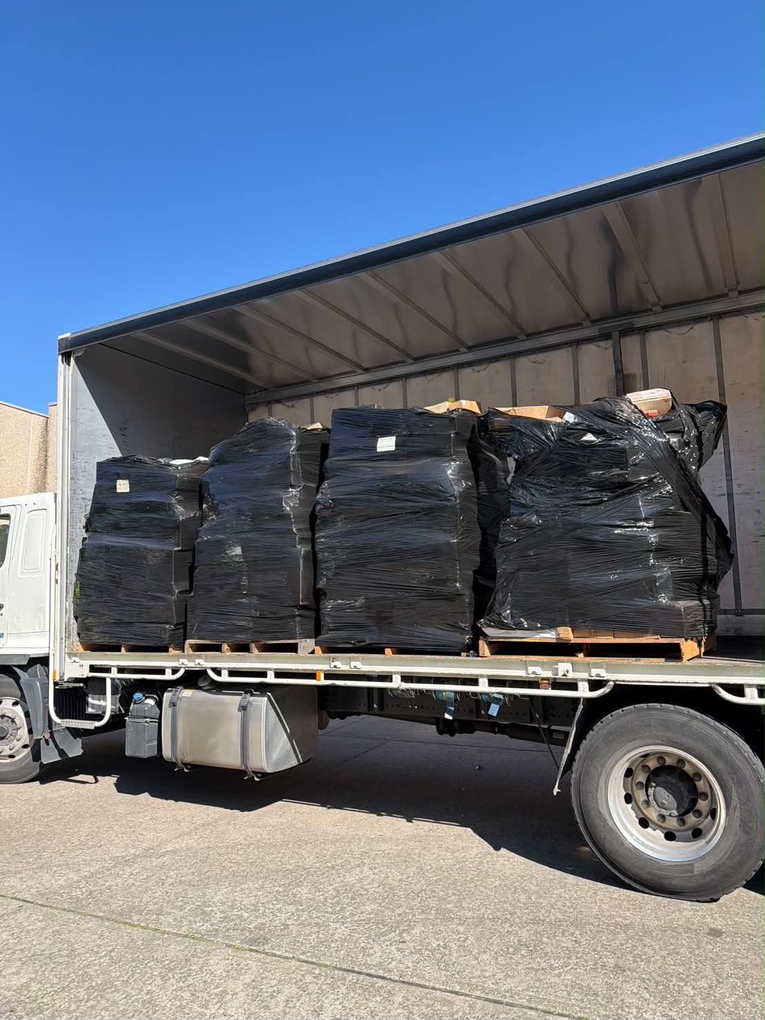 RETURN MYSTERY PALLET – LOADED WITH CLEARANCE GEMS!
